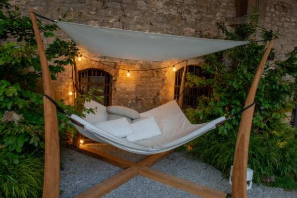 Elegant-Hammock-Garden.jpg